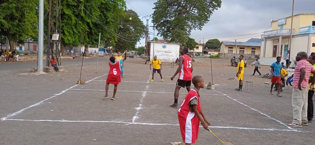 image Des jeunes initiés au badminton à Fomboni